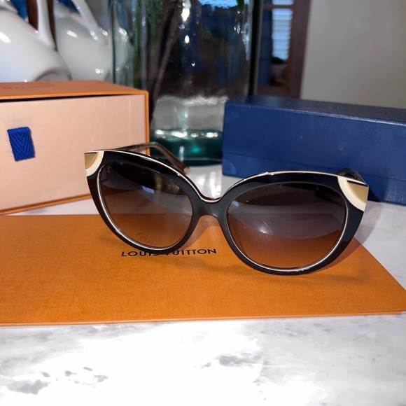 Louis Vuitton sunglasses - Picture 2 of 2